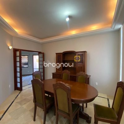 Casa com 304m², 4 quartos (sendo 2 suítes), 2 garagens, no bairro João Paulo em Florianópolis