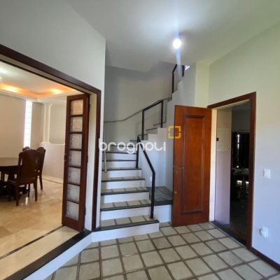 Casa com 304m², 4 quartos (sendo 2 suítes), 2 garagens, no bairro João Paulo em Florianópolis