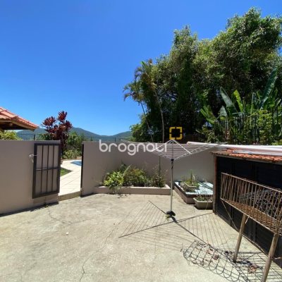 Casa com 304m², 4 quartos (sendo 2 suítes), 2 garagens, no bairro João Paulo em Florianópolis