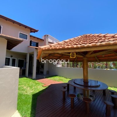 Casa com 304m², 4 quartos (sendo 2 suítes), 2 garagens, no bairro João Paulo em Florianópolis