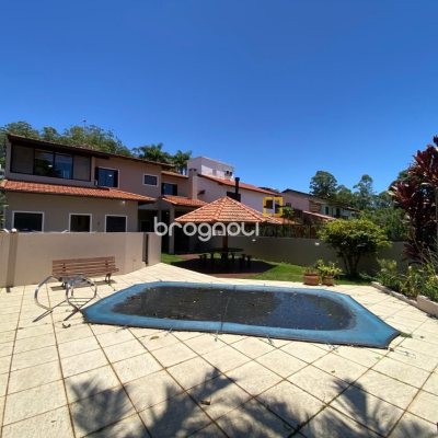 Casa com 304m², 4 quartos (sendo 2 suítes), 2 garagens, no bairro João Paulo em Florianópolis