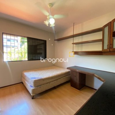 Casa com 304m², 4 quartos (sendo 2 suítes), 2 garagens, no bairro João Paulo em Florianópolis