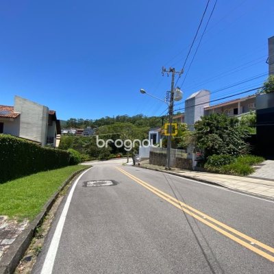 Casa com 304m², 4 quartos (sendo 2 suítes), 2 garagens, no bairro João Paulo em Florianópolis