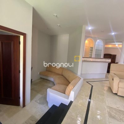 Casa com 304m², 4 quartos (sendo 2 suítes), 2 garagens, no bairro João Paulo em Florianópolis