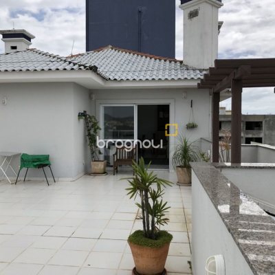 Cobertura com 139m², 2 quartos (sendo 1 suíte), 1 garagem, no bairro São João do Rio Vermelho em Florianópolis