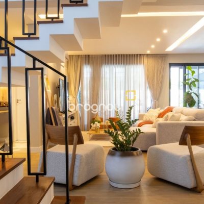 Casa de Condomínio com 346m², 3 quartos (sendo 3 suítes), 2 garagens, no bairro Vargem Pequena em Florianópolis