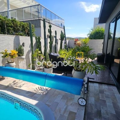 Casa de Condomínio com 346m², 3 quartos (sendo 3 suítes), 2 garagens, no bairro Vargem Pequena em Florianópolis