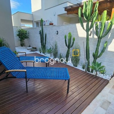 Casa de Condomínio com 346m², 3 quartos (sendo 3 suítes), 2 garagens, no bairro Vargem Pequena em Florianópolis