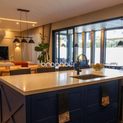 Casa de Condomínio com 346m², 3 quartos (sendo 3 suítes), 2 garagens, no bairro Vargem Pequena em Florianópolis