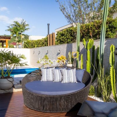 Casa de Condomínio com 346m², 3 quartos (sendo 3 suítes), 2 garagens, no bairro Vargem Pequena em Florianópolis