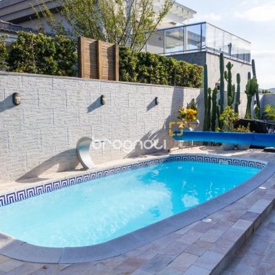 Casa de Condomínio com 346m², 3 quartos (sendo 3 suítes), 2 garagens, no bairro Vargem Pequena em Florianópolis