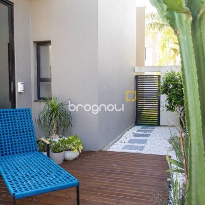 Casa de Condomínio com 346m², 3 quartos (sendo 3 suítes), 2 garagens, no bairro Vargem Pequena em Florianópolis