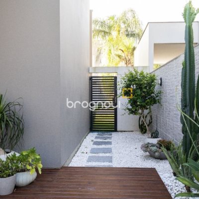 Casa de Condomínio com 346m², 3 quartos (sendo 3 suítes), 2 garagens, no bairro Vargem Pequena em Florianópolis