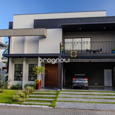 Casa de Condomínio com 346m², 3 quartos (sendo 3 suítes), 2 garagens, no bairro Vargem Pequena em Florianópolis