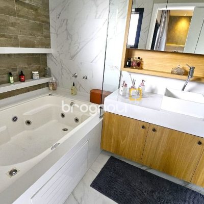 Casa de Condomínio com 346m², 3 quartos (sendo 3 suítes), 2 garagens, no bairro Vargem Pequena em Florianópolis
