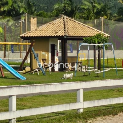 Casa de Condomínio com 346m², 3 quartos (sendo 3 suítes), 2 garagens, no bairro Vargem Pequena em Florianópolis