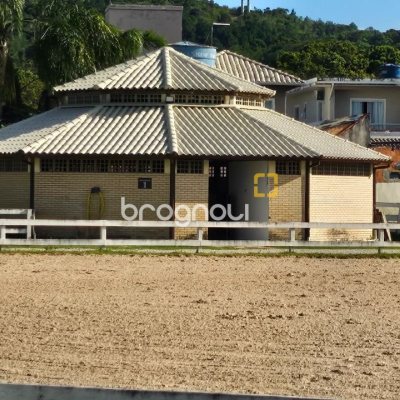 Casa de Condomínio com 346m², 3 quartos (sendo 3 suítes), 2 garagens, no bairro Vargem Pequena em Florianópolis