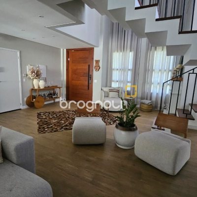 Casa de Condomínio com 346m², 3 quartos (sendo 3 suítes), 2 garagens, no bairro Vargem Pequena em Florianópolis