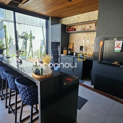 Casa de Condomínio com 346m², 3 quartos (sendo 3 suítes), 2 garagens, no bairro Vargem Pequena em Florianópolis