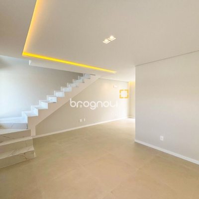 Casa com 138m², 3 quartos (sendo 3 suítes), 2 garagens, no bairro Ingleses do Rio Vermelho em Florianópolis
