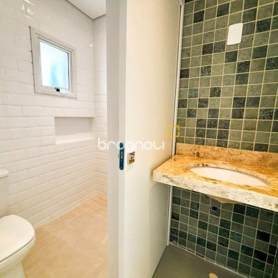 Casa com 138m², 3 quartos (sendo 3 suítes), 2 garagens, no bairro Ingleses do Rio Vermelho em Florianópolis