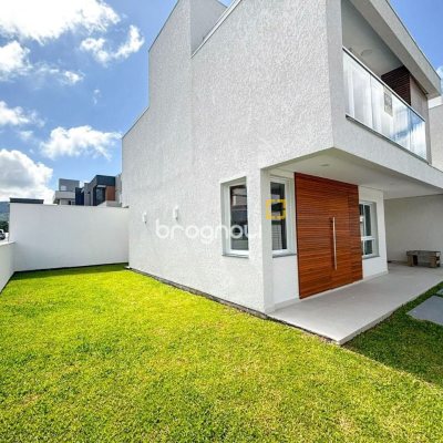 Casa com 138m², 3 quartos (sendo 3 suítes), 2 garagens, no bairro Ingleses do Rio Vermelho em Florianópolis