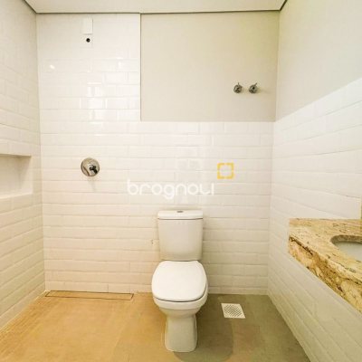 Casa com 138m², 3 quartos (sendo 3 suítes), 2 garagens, no bairro Ingleses do Rio Vermelho em Florianópolis