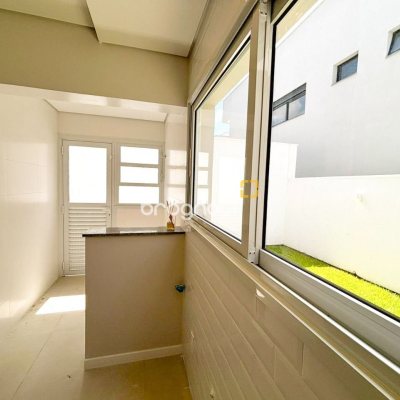 Casa com 138m², 3 quartos (sendo 3 suítes), 2 garagens, no bairro Ingleses do Rio Vermelho em Florianópolis