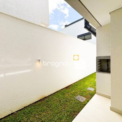 Casa com 138m², 3 quartos (sendo 3 suítes), 2 garagens, no bairro Ingleses do Rio Vermelho em Florianópolis