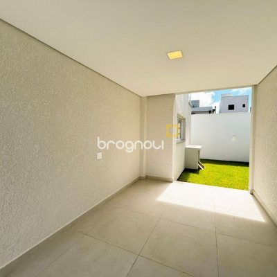 Casa com 138m², 3 quartos (sendo 3 suítes), 2 garagens, no bairro Ingleses do Rio Vermelho em Florianópolis