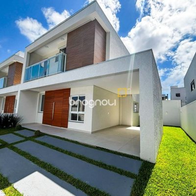 Casa com 138m², 3 quartos (sendo 3 suítes), 2 garagens, no bairro Ingleses do Rio Vermelho em Florianópolis