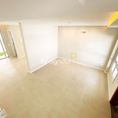 Casa com 138m², 3 quartos (sendo 3 suítes), 2 garagens, no bairro Ingleses do Rio Vermelho em Florianópolis