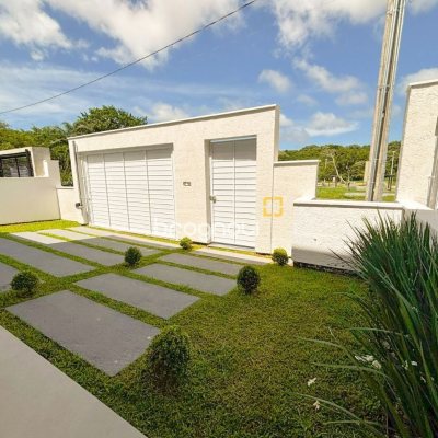 Casa com 138m², 3 quartos (sendo 3 suítes), 2 garagens, no bairro Ingleses do Rio Vermelho em Florianópolis
