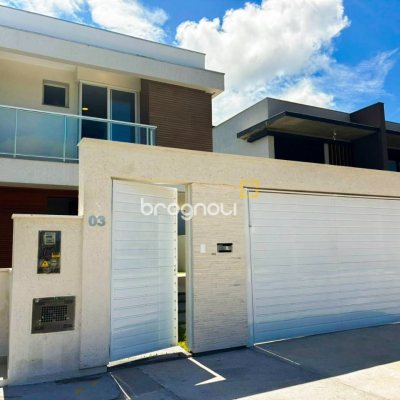 Casa com 138m², 3 quartos (sendo 3 suítes), 2 garagens, no bairro Ingleses do Rio Vermelho em Florianópolis