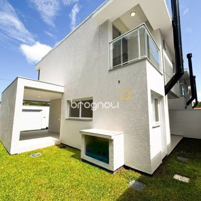 Casa com 138m², 3 quartos (sendo 3 suítes), 2 garagens, no bairro Ingleses do Rio Vermelho em Florianópolis