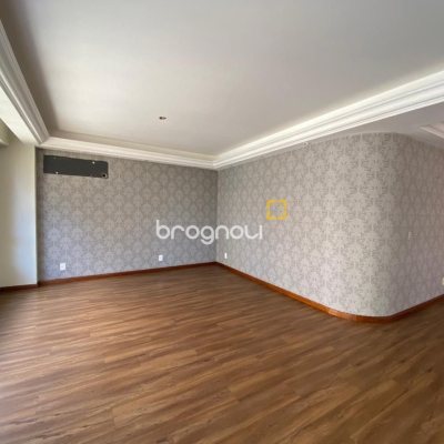 Apartamento com 254m², 3 quartos (sendo 3 suítes), 2 garagens, no bairro Centro em Florianópolis