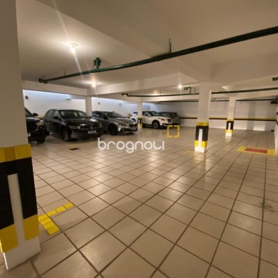 Apartamento com 254m², 3 quartos (sendo 3 suítes), 2 garagens, no bairro Centro em Florianópolis