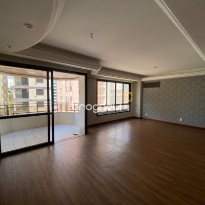 Apartamento com 254m², 3 quartos (sendo 3 suítes), 2 garagens, no bairro Centro em Florianópolis