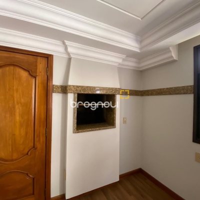 Apartamento com 254m², 3 quartos (sendo 3 suítes), 2 garagens, no bairro Centro em Florianópolis