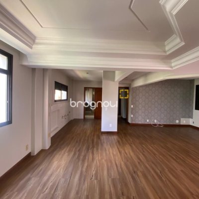 Apartamento com 254m², 3 quartos (sendo 3 suítes), 2 garagens, no bairro Centro em Florianópolis