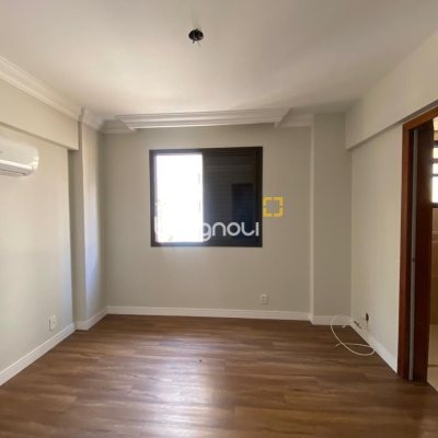 Apartamento com 254m², 3 quartos (sendo 3 suítes), 2 garagens, no bairro Centro em Florianópolis