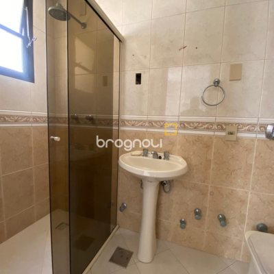 Apartamento com 254m², 3 quartos (sendo 3 suítes), 2 garagens, no bairro Centro em Florianópolis