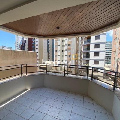 Apartamento com 254m², 3 quartos (sendo 3 suítes), 2 garagens, no bairro Centro em Florianópolis