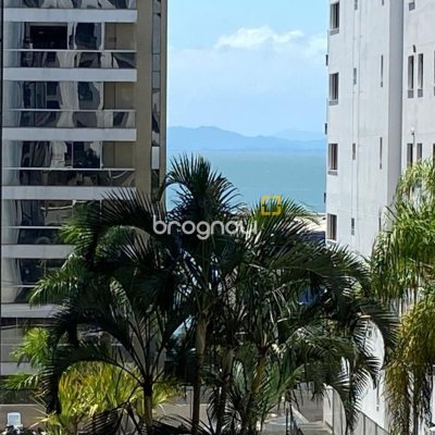 Apartamento com 254m², 3 quartos (sendo 3 suítes), 2 garagens, no bairro Centro em Florianópolis