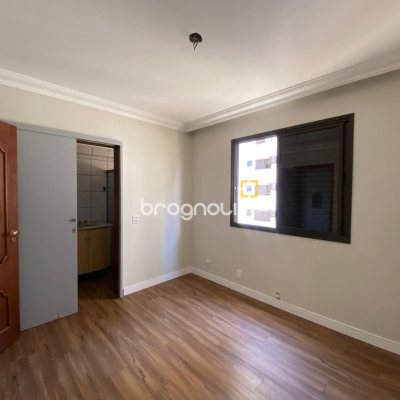 Apartamento com 254m², 3 quartos (sendo 3 suítes), 2 garagens, no bairro Centro em Florianópolis