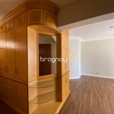 Apartamento com 254m², 3 quartos (sendo 3 suítes), 2 garagens, no bairro Centro em Florianópolis