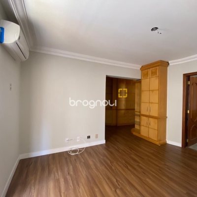 Apartamento com 254m², 3 quartos (sendo 3 suítes), 2 garagens, no bairro Centro em Florianópolis