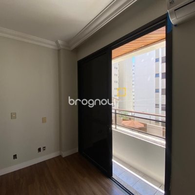 Apartamento com 254m², 3 quartos (sendo 3 suítes), 2 garagens, no bairro Centro em Florianópolis