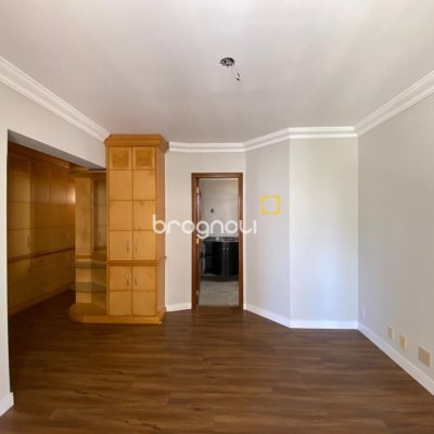 Apartamento com 254m², 3 quartos (sendo 3 suítes), 2 garagens, no bairro Centro em Florianópolis