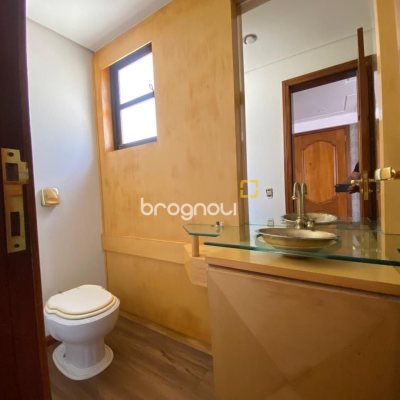Apartamento com 254m², 3 quartos (sendo 3 suítes), 2 garagens, no bairro Centro em Florianópolis
